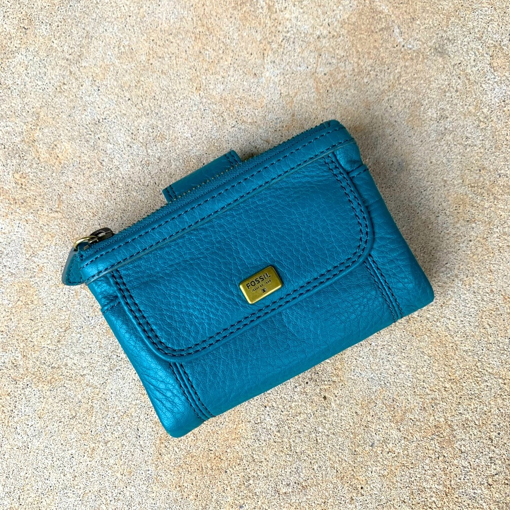 FOSSIL Teal Pebbled Vachetta Leather Snap Tab Clutch Wallet